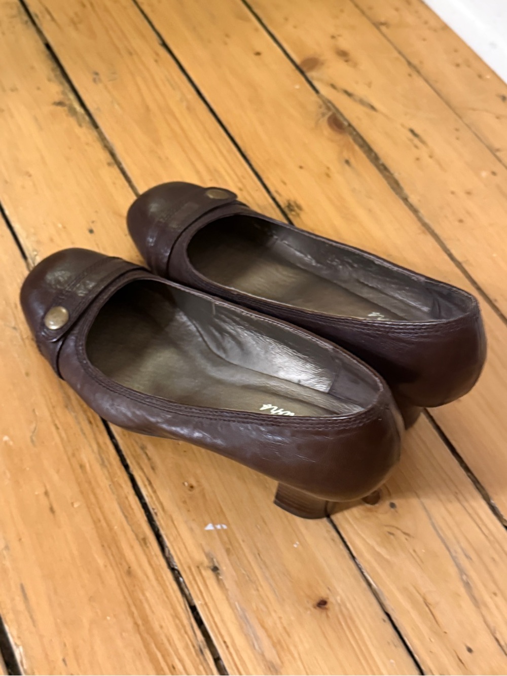 Classic Brown Leather Women's Low Heel Pumps - Size 9